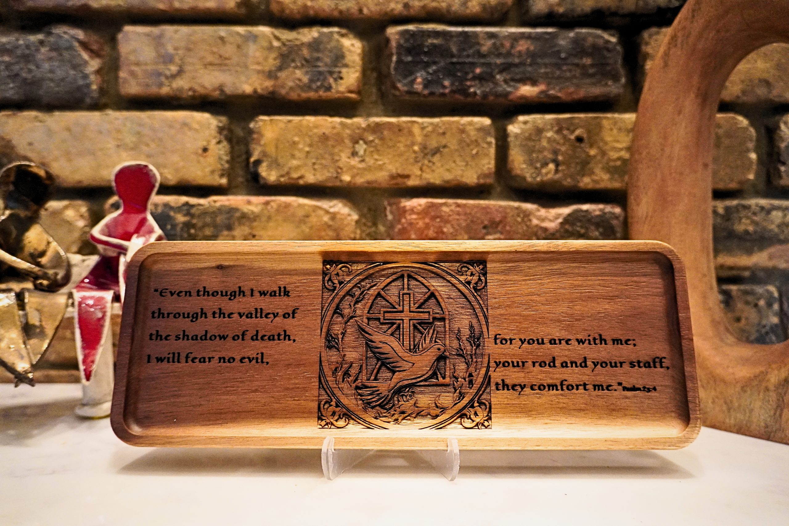 Acacia Wood Psalm 23:4 Plaque - Image 3