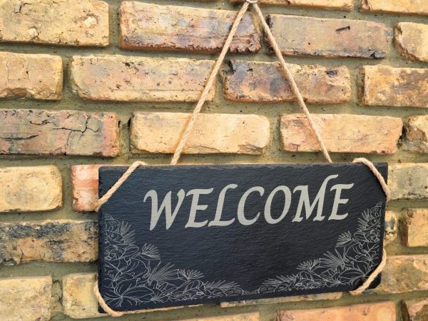 Hanging Floral 'Welcome' Slate Sign