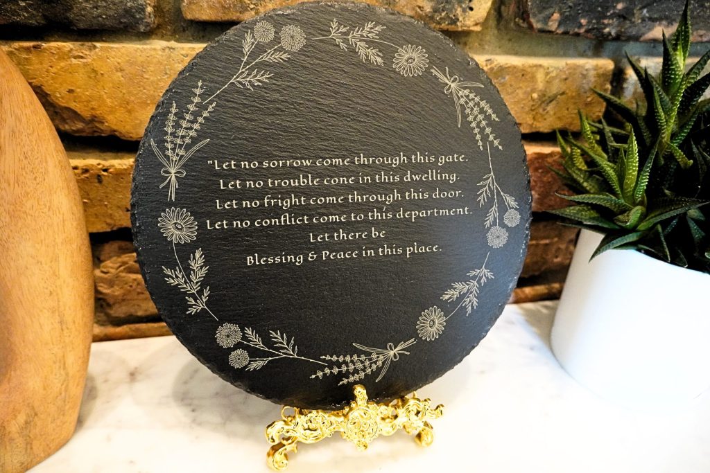 Floral House Blessing Round Slate