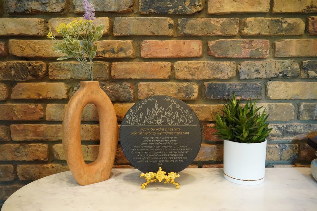 Floral Shabbat Candle Lighting Round Slate